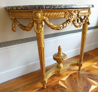 Console d'applique demi-lune d'époque Louis XVI en bois sculpté et doré vers 1780