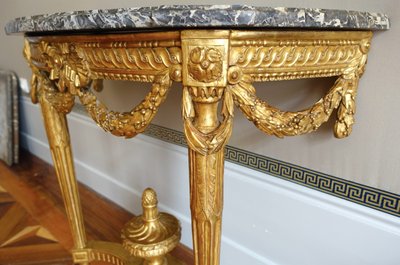 Console d'applique demi-lune d'époque Louis XVI en bois sculpté et doré vers 1780