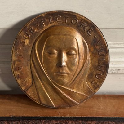 Matrice pour médaille en métal par Anie Mouroux Vivit Sub Pectore Vulnus