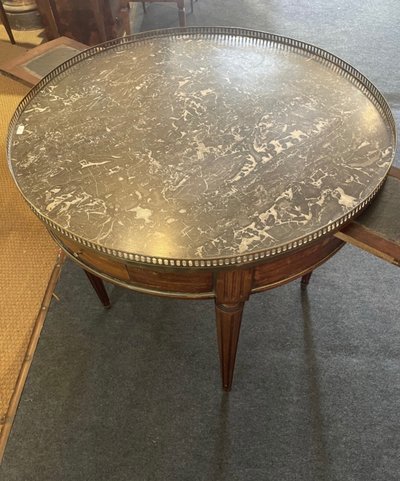 Grande table bouillotte en acajou d’époque restauration 