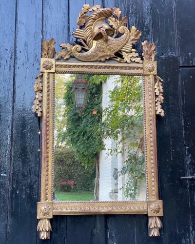 Miroir Louis XVI En Bois Sculpté Doré, XVIIIème Siècle