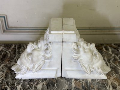 Paire De Consoles En Marbre Blanc Statuaire, Têtes De Faunes