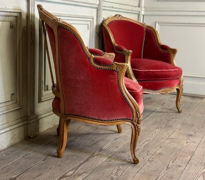 Paire De Bergères En Bois Sculpté De Style Louis XV