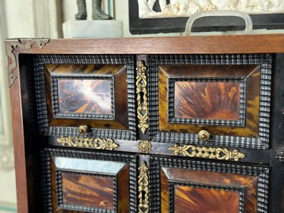 Cabinet En Bois Noirci Et écaille Blonde, Italie Fin XVIIéme Siècle