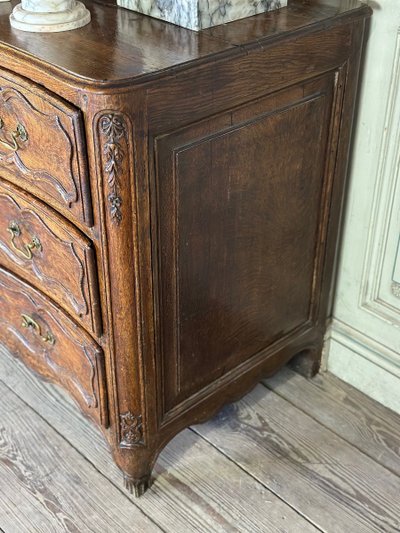 Commode Louis XV En Chêne Sculpté, XVIIIème Siècle