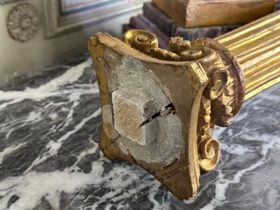 Paar Säulen Aus Holz Geschnitzt Und Vergoldet XVIII Jahrhundert