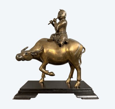 Asia XX secolo: scultura in bronzo con patina di rame e tracce di argentatura