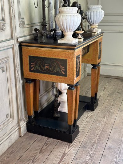 Console Bureau Décoré De Peintures Dans Le Goût De L’antique, Style Pompéien vers 1880