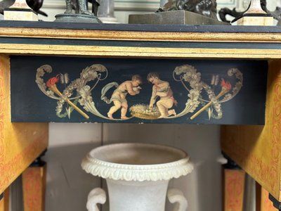 Console Bureau Décoré De Peintures Dans Le Goût De L’antique, Style Pompéien vers 1880