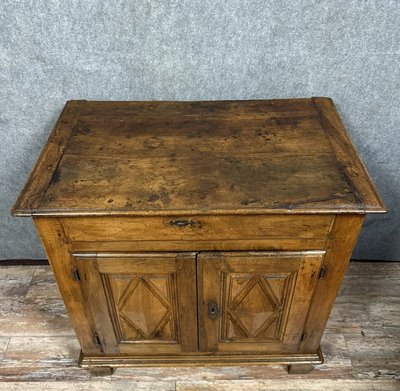 Buffet Epoche Louis XIII aus massivem Nussbaumholz um 1700