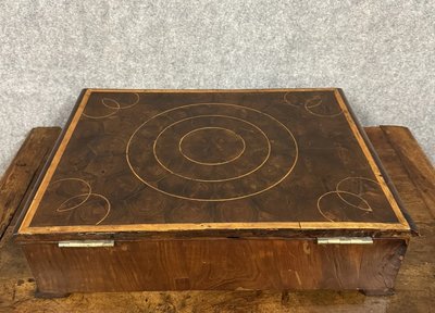 Angleterre XIXeme : Grand coffret en marquèterie de bois précieux vers 1880