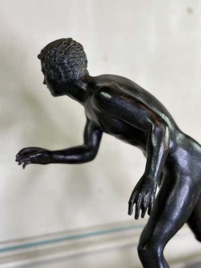 Bronzo Grand Tour, Un Des Deux Coureurs De La Villa Des Papyri, patina nera 1880 ca.
