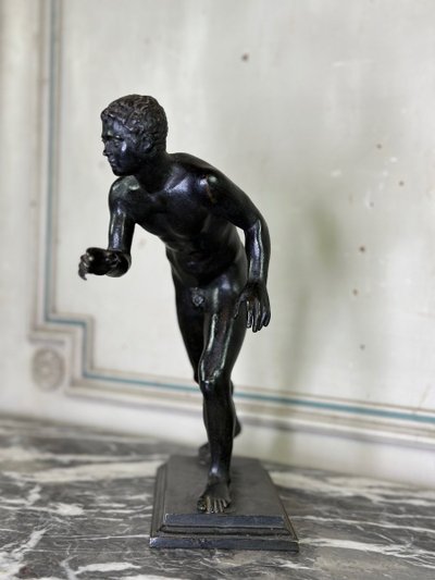 Bronzo Grand Tour, Un Des Deux Coureurs De La Villa Des Papyri, patina nera 1880 ca.