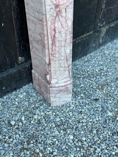 Caminetto in stile Luigi XV in marmo rosa, 1980 circa
