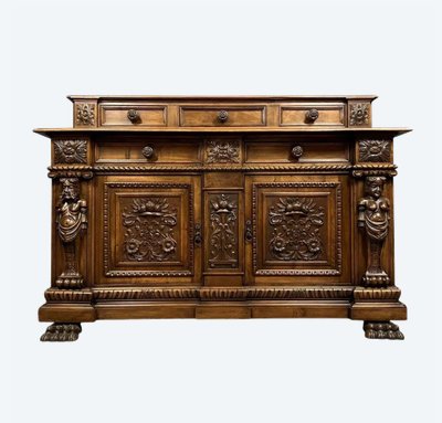 Sideboard im Renaissancestil mit Karyatiden aus Walnuss