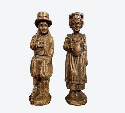 Sculture in legno raffiguranti una coppia bretone del XIX secolo