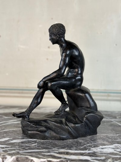 Hermès Au Repos, bronzo patina nera, qualità molto raffinata, inseguimento 19° secolo