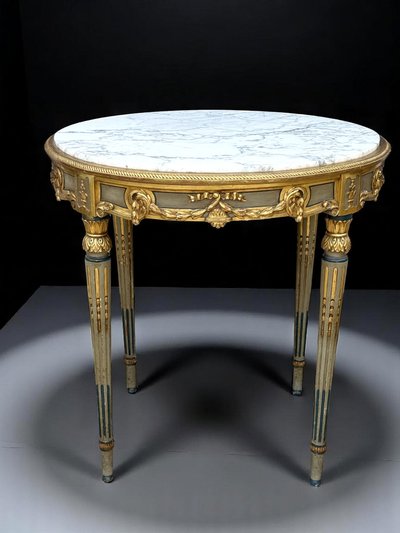 GUERIDON ROND XIXe DE STYLE LOUIS XVI EN BOIS PEINT ET DORÉ AVEC DESSUS MARBRE