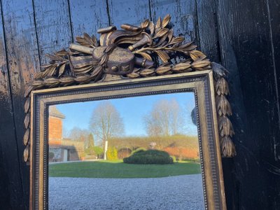 Specchio Luigi XVI in legno intagliato e dorato del XVIII secolo