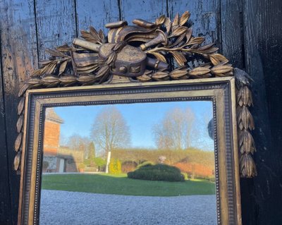 Specchio Luigi XVI in legno intagliato e dorato del XVIII secolo