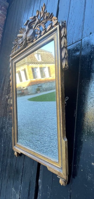 Specchio Luigi XVI in legno intagliato e dorato del XVIII secolo