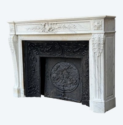 Mantello Luigi XVI in marmo bianco di Carrara del 1880 circa