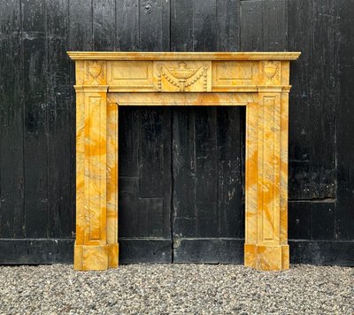 Camino in stile Luigi XVI in marmo giallo di Siena, circa 1880
