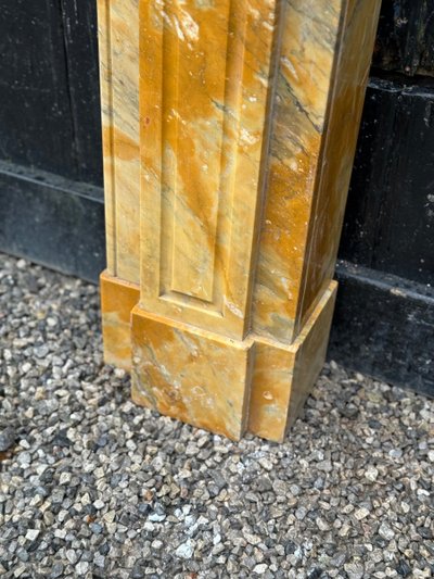 Camino in stile Luigi XVI in marmo giallo di Siena, circa 1880