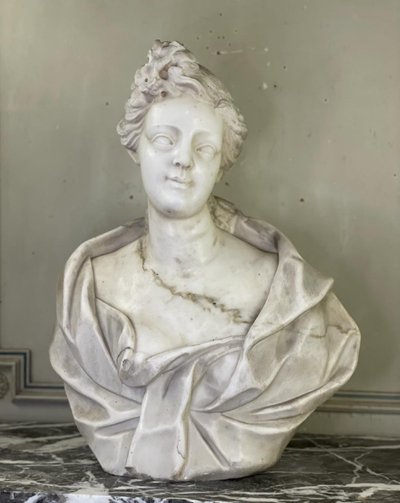 Busto femminile in marmo di Carrara, fine del XVIII secolo, Italia settentrionale
