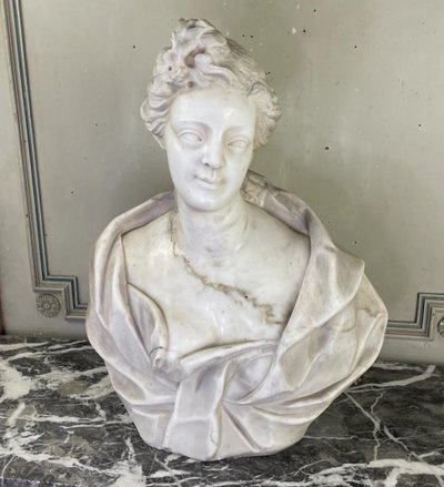 Busto femminile in marmo di Carrara, fine del XVIII secolo, Italia settentrionale
