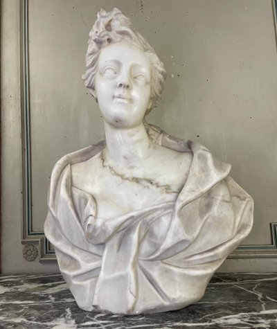 Busto femminile in marmo di Carrara, fine del XVIII secolo, Italia settentrionale
