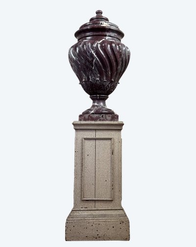 Bacino in marmo Saravezza con corpo scanalato a spirale e coperchio, circa 1900