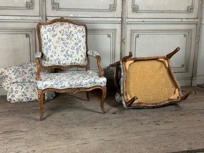 Paire De Fauteuils à La Reine Louis XV En Bois Sculpté Et « chené », XVIIIème Siècle
