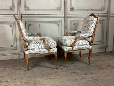 Paire De Fauteuils à La Reine Louis XV En Bois Sculpté Et « chené », XVIIIème Siècle