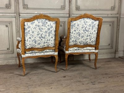 Paire De Fauteuils à La Reine Louis XV En Bois Sculpté Et « chené », XVIIIème Siècle
