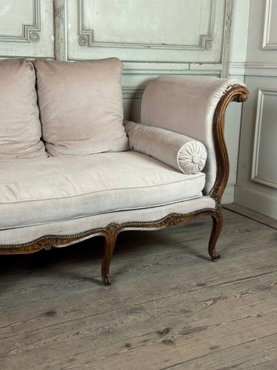 Letto da riposo Luigi XV in faggio intagliato sui 4 lati , Francia, XVIII secolo