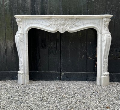 Mantello in marmo di Carrara in stile Luigi XV Circa 1880