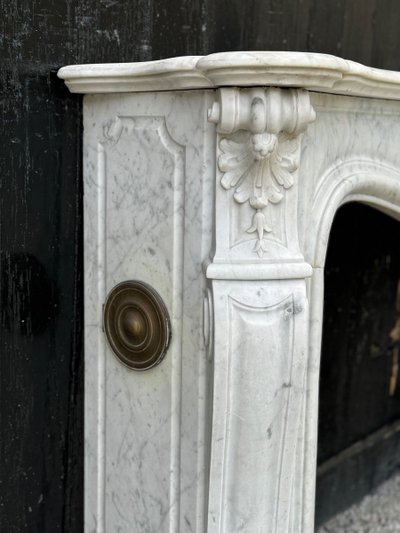 Mantello in marmo di Carrara in stile Luigi XV Circa 1880