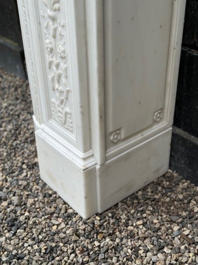 Kamin Im Stil Louis XVI Weißer Marmor Statuarisch Um 1880