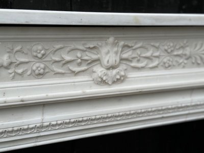 Kamin Im Stil Louis XVI Weißer Marmor Statuarisch Um 1880