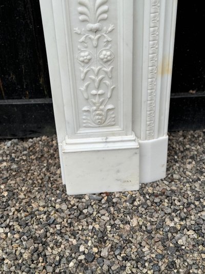 Kamin Im Stil Louis XVI Weißer Marmor Statuarisch Um 1880