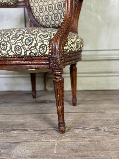 Paire De Fauteuils Louis XVI En Bois Sculpté, XVIIIème Siècle