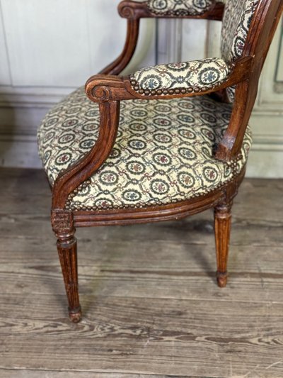 Paire De Fauteuils Louis XVI En Bois Sculpté, XVIIIème Siècle