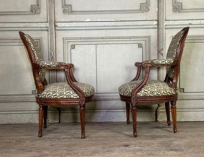 Paire De Fauteuils Louis XVI En Bois Sculpté, XVIIIème Siècle