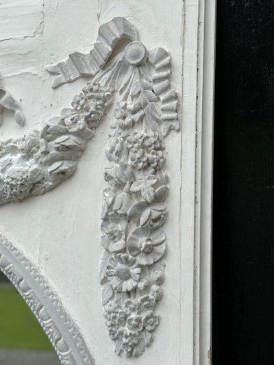 Miroir De Cheminée, Trumeau Louis XVI En Bois Sculpté Rechampi Blanc Et Gris, XVIIIème Siècle