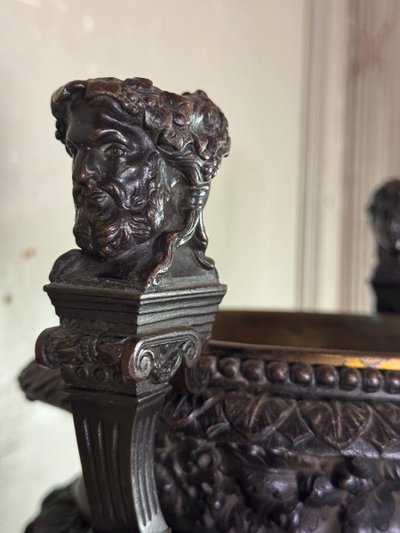 Vase En Bronze Patiné Aux Anses Surmountées De Bustes Bicéphales 19th Century