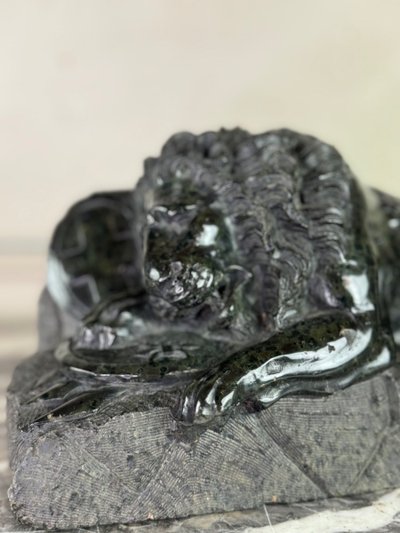 Scultura in marmo verde serpentino, Il leone di Lucerna di Bertel Thorvaldsen 1880 ca.