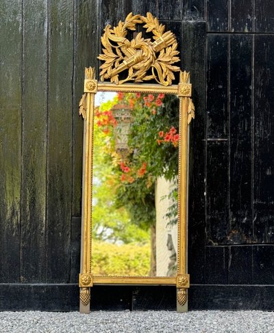 Louis XVI Mirror in Carved and Gilded Wood, Late 18th Century