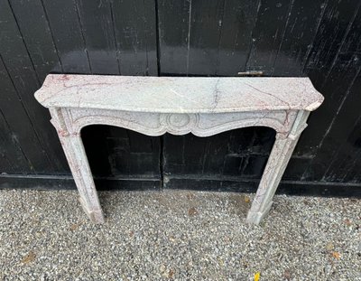 Mantello Pompadour in marmo rosa in stile Luigi XV, 1900 ca.