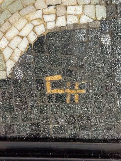Stillleben mit Blumenstrauß, Glasmosaik, Monogramm Ch, um 1980
